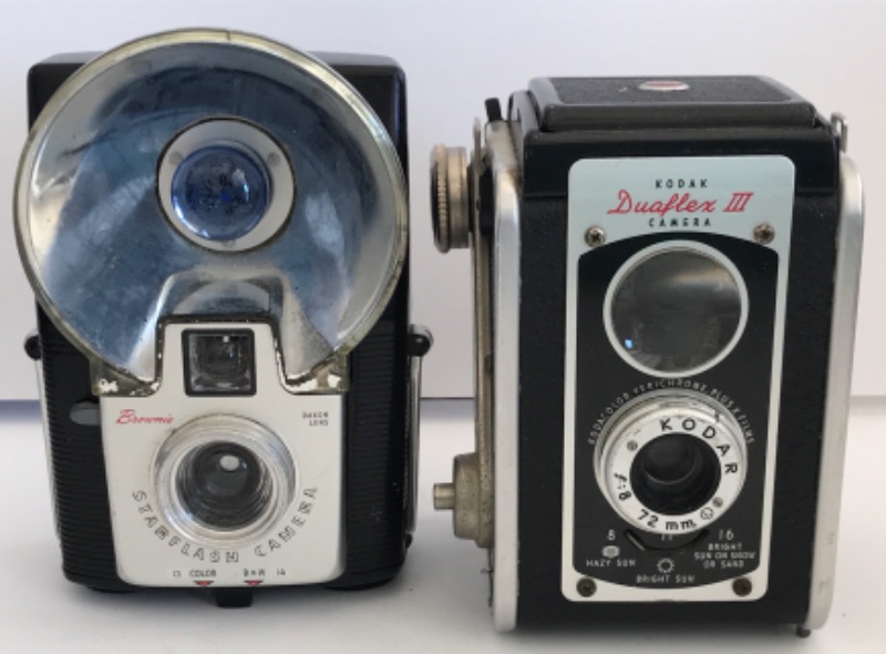 Photo 1 of VINTAGE 1950S KODAK DUAFLEX III 620 FILM CAMERA & BROWNIE STARFLASH CAMERA