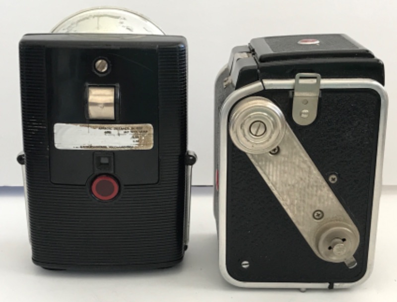 Photo 2 of VINTAGE 1950S KODAK DUAFLEX III 620 FILM CAMERA & BROWNIE STARFLASH CAMERA