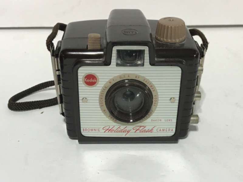 Photo 3 of VINTAGE KODAK BROWNIE HOLIDAY FLASH CAMERA & KODAK JIFFY SERIES II FOLDING CAMERA