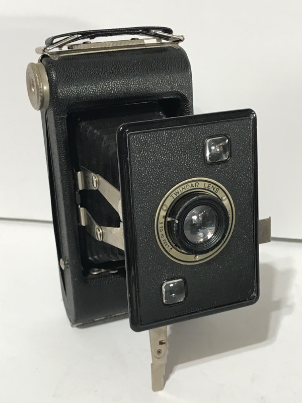 Photo 2 of VINTAGE KODAK BROWNIE HOLIDAY FLASH CAMERA & KODAK JIFFY SERIES II FOLDING CAMERA