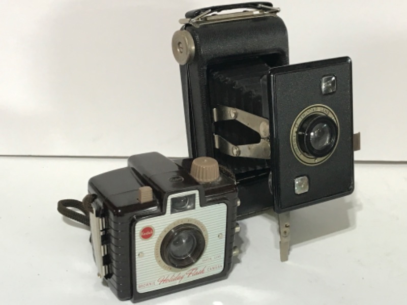 Photo 1 of VINTAGE KODAK BROWNIE HOLIDAY FLASH CAMERA & KODAK JIFFY SERIES II FOLDING CAMERA