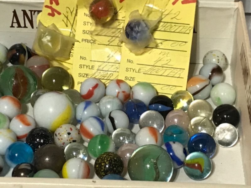 Photo 2 of ANTIQUE AND VINTAGE MARBLES