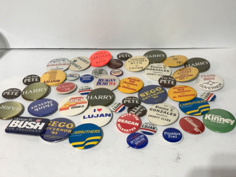 Photo 1 of POLITICAL AND PRESIDENTIAL CAMPAIGN PINS