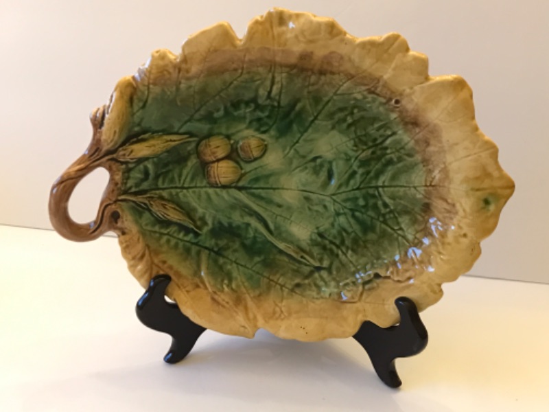 Photo 4 of MAJOLICA LEAF AND ACORN PLATTER W FALL LINNEN COLLECTION $265