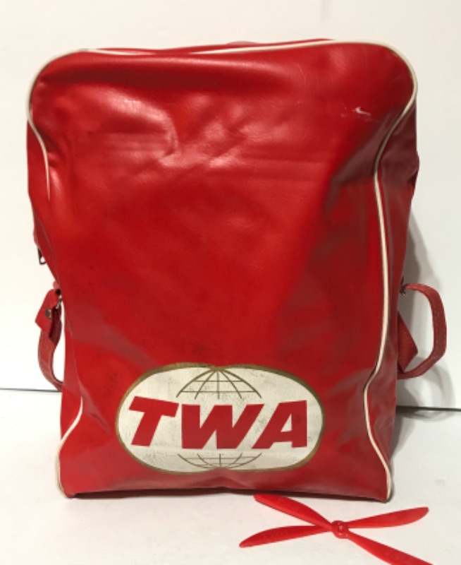 Photo 2 of 1970’s VINTAGE TWA FLIGHT BAG