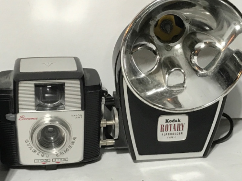 Photo 2 of BROWNIE STARLET CAMERA WITH KODAK ROTARY FLASHHOLDER