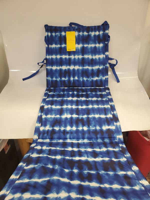 Photo 6 of Sun Squad - Beach Lounger - white/blue tye dye