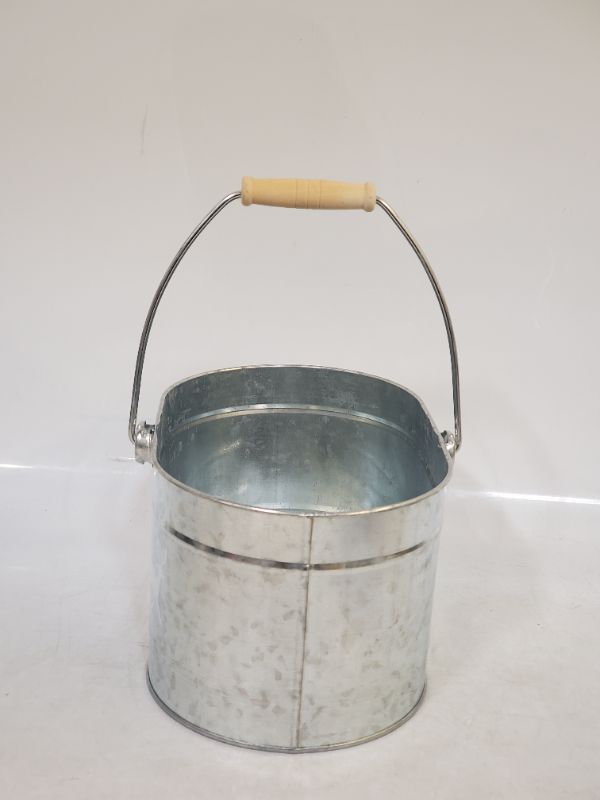 Photo 2 of Reindeer Oval Metal Bucket