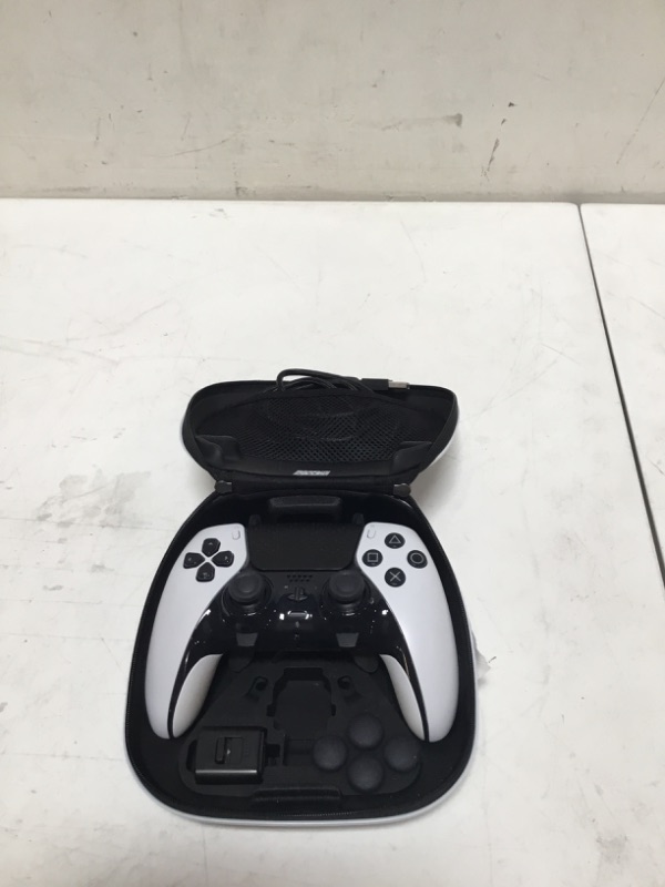 Photo 2 of DualSense Edge™ wireless controller
