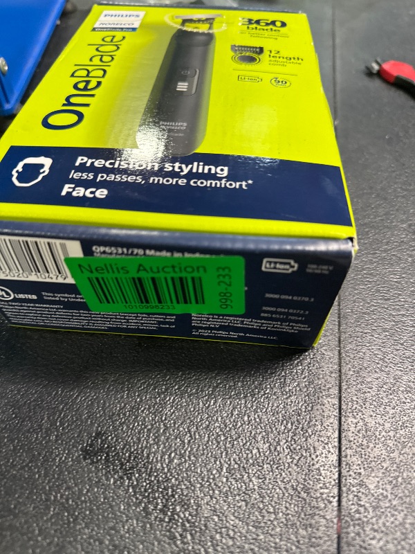 Photo 3 of ***MISSING CHARGER*** Norelco Philips OneBlade 360 Pro Hybrid Electric Shaver & Trimmer, with 12-in-1 Comb, QP6531/70 Black & Lime Green OneBlade 360 Pro