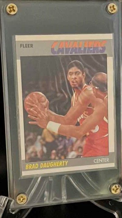 Photo 1 of 1986 BRAD DAUGHERTY FLEER ROOKIE CARD 25