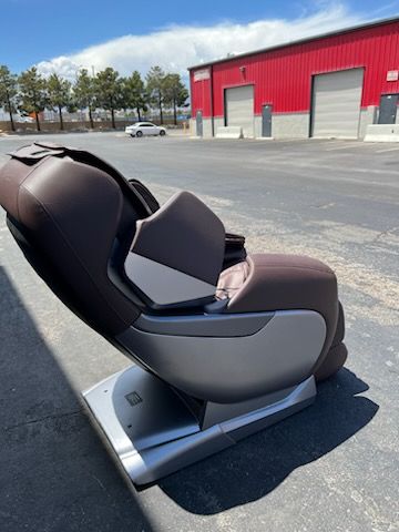 Photo 1 of IQ SKYLINE SUPREME MASSAGE CHAIR (OPEN BOX) BROWN