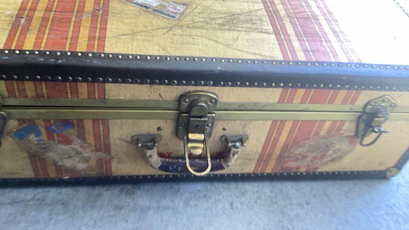 Photo 3 of VINTAGE LARGE WINE CARRIER SUITCASE 20” X 33”