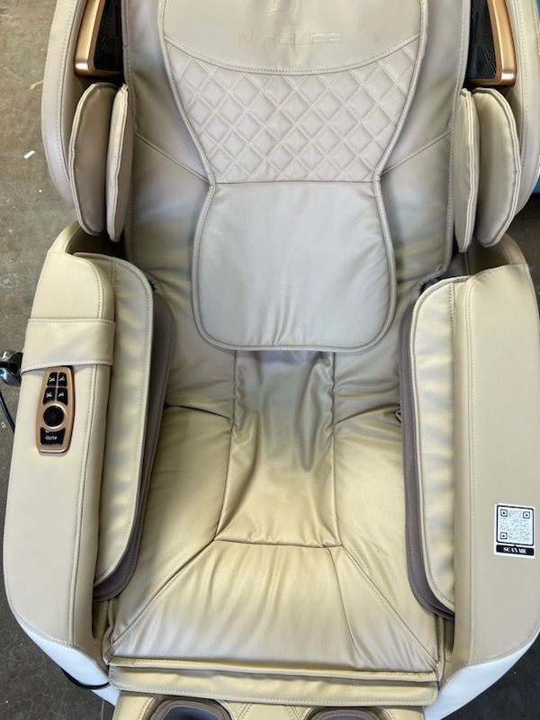 Photo 3 of IV RELIFE BOSS+ MASSAGE CHAIR BEIGE OPEN BOX W SOME COSMETIC DAMAGE
