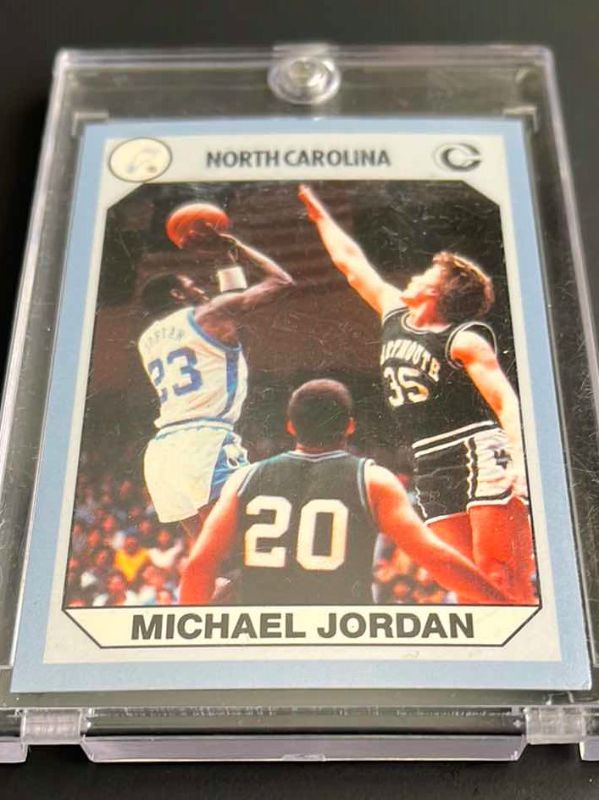 Photo 1 of 1990 MICHAEL JORDAN COLLEGIATE COLLECTION CARD 61