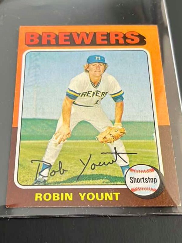 Photo 1 of 1975 ROBIN YOUNT TOPPS ROOKIE CARD 275