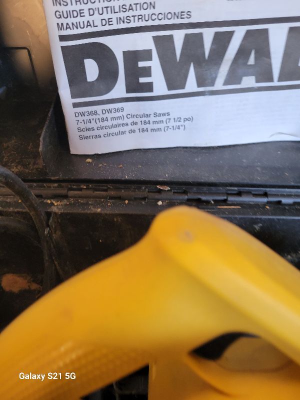 Photo 3 of DEWALT DW369 7 1/4" CIRCULAR SAW