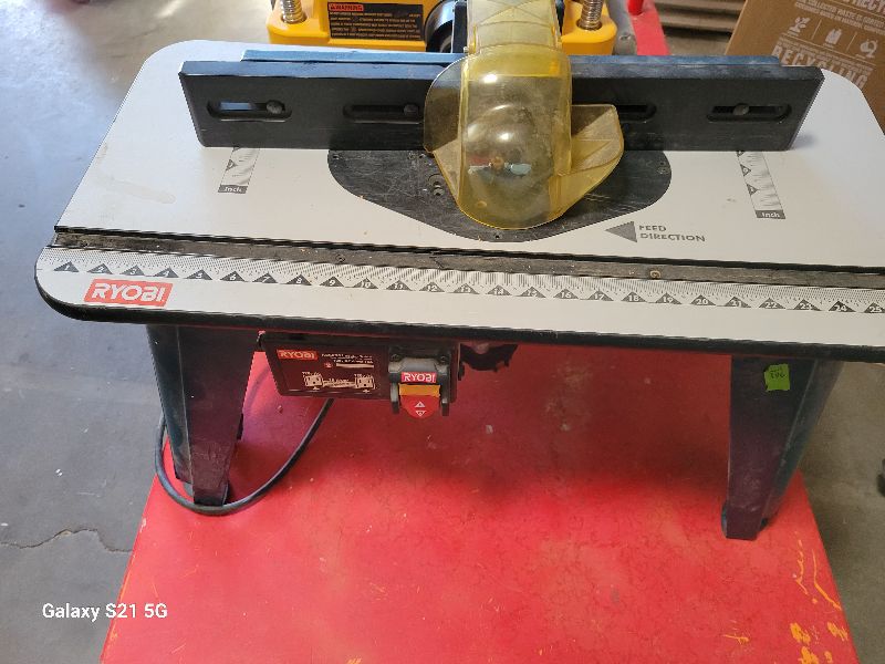 Photo 1 of RYOBI A25RT01 ROUTER TABLE