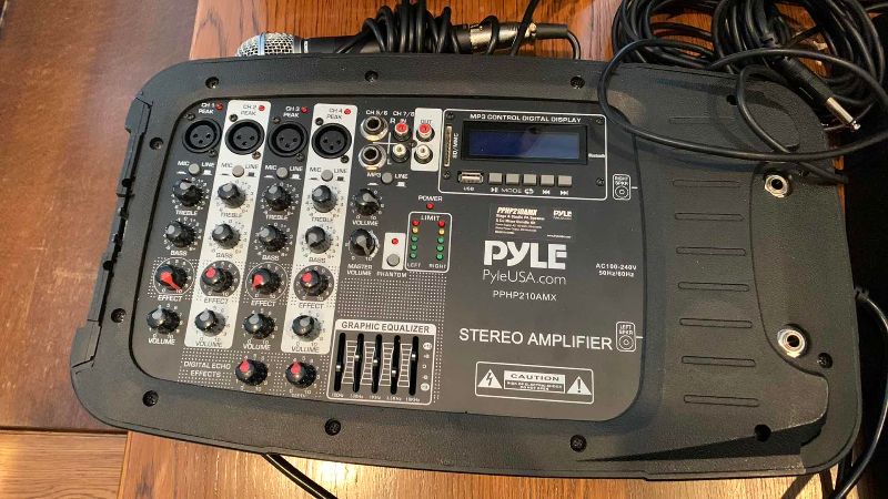Photo 2 of PYLE PRO STERO AMPLIFIER WITH SPEAKERS PPHP210AMX 600 WATTS POWER