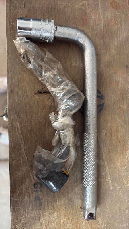 Photo 1 of APEX GRINDING VISE 4”