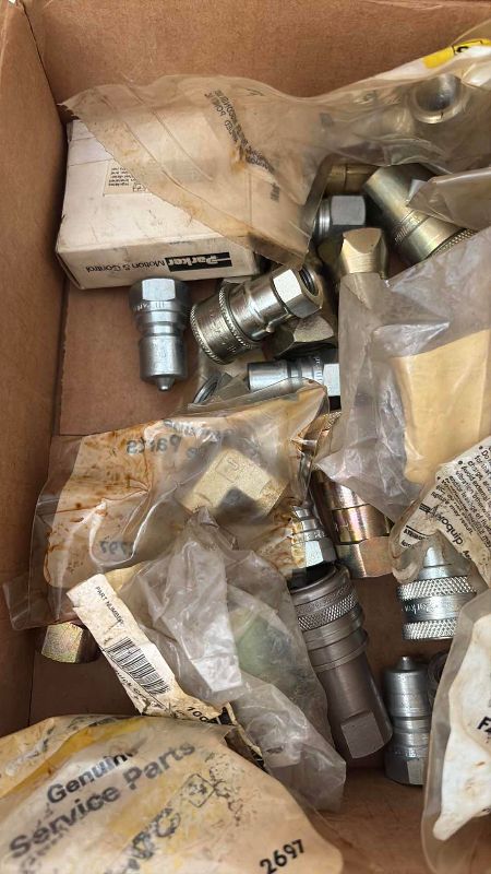 Photo 1 of BOX OF HYDRAULIC QUICK COUPLINGS