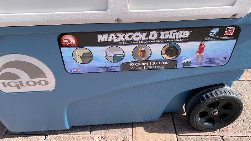 Photo 2 of IGLOO MAXCOLD GLIDE 40 QUART ICE CHEST