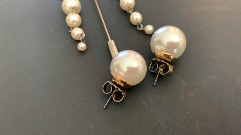 Photo 1 of COSTUME JEWELRY PEARLS