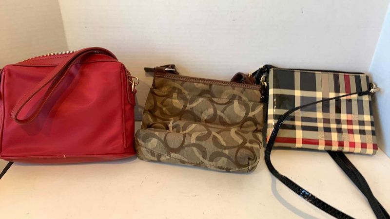 Photo 1 of 3-WOMENS HANDBAGS AND CLUTCHES