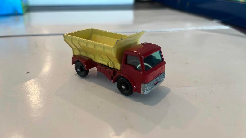 Photo 1 of VINTAGE MATCHBOX SERIES NO. 70 GRIT SPREADING TRUCK MADE IN ENGLAND