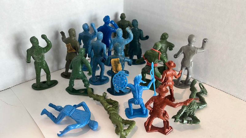 Photo 1 of VINTAGE MARX PLASTIC  SOLDIERS