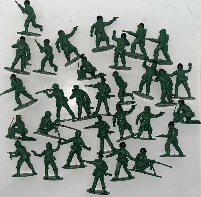 Photo 1 of VINTAGE BERGEN UNITED STATES ARMY TOY SOLDIERS