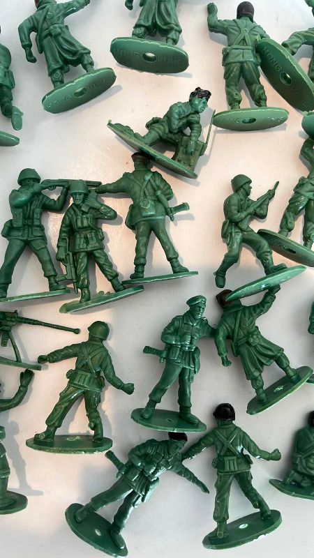 Photo 1 of VINTAGE BERGEN UNITED STATES ARMY TOY SOLDIERS