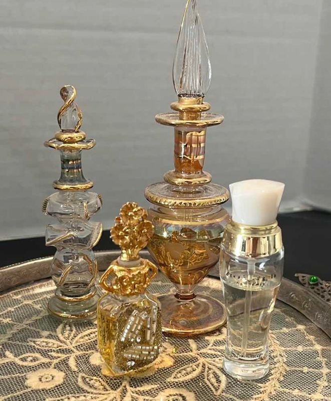 Photo 1 of HAND MIRROR AND PERFUM SET