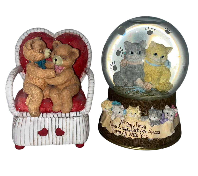 Photo 1 of “THE MUSIC BOX COMPANY” SNOW GLOB AND BEAR STATUE