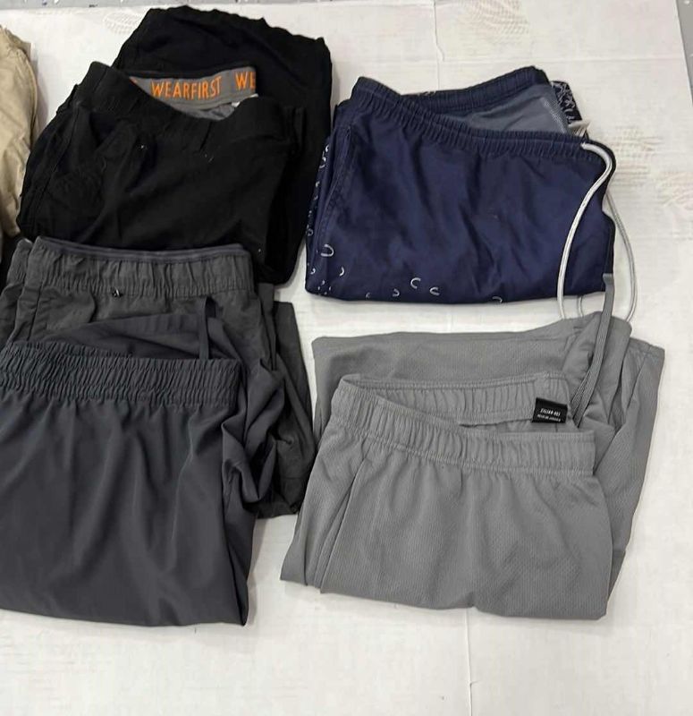 Photo 1 of MEN'S PANTS SIZE XL 40