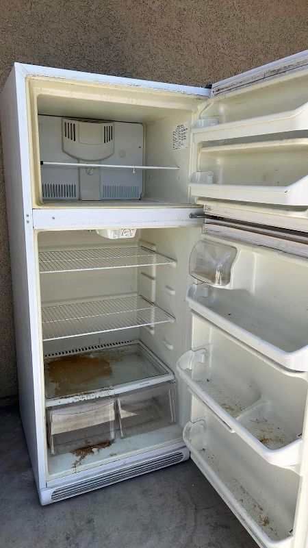 Photo 1 of FRIGIDAIRE REFRIGERATOR LFTR1814LWA