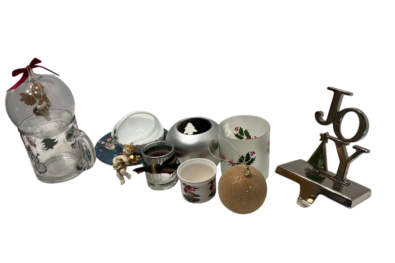 Photo 1 of CHRISTMAS DECORE