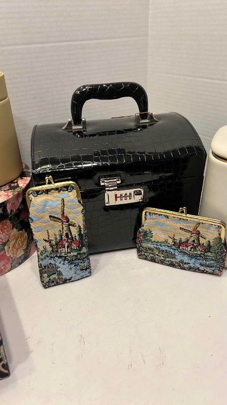 Photo 1 of WOMEN'S MAKE UP HANDBAGS & BOXES