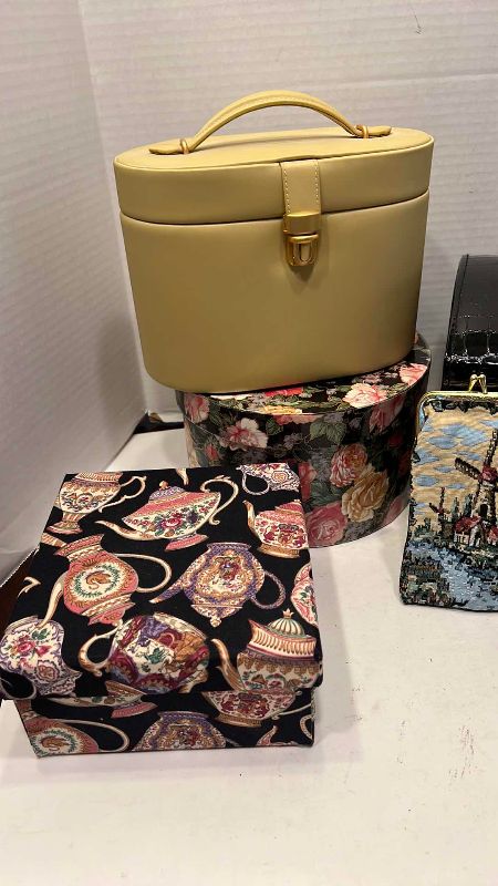 Photo 1 of WOMEN'S MAKE UP HANDBAGS & BOXES