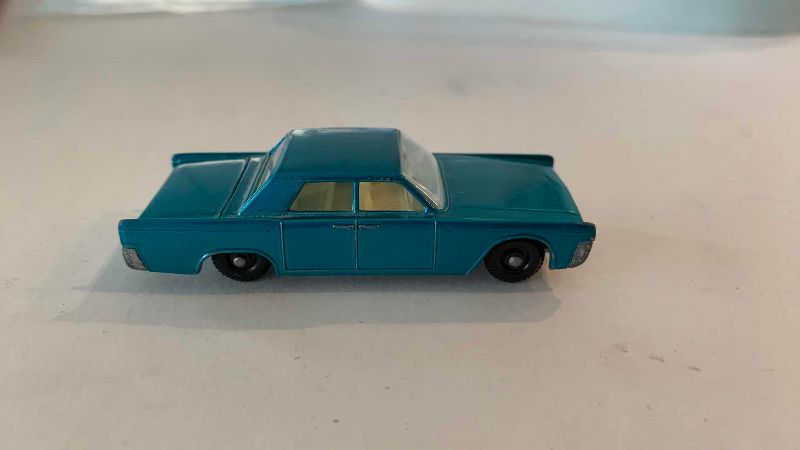 Photo 1 of VINTAGE MATCHBOX SERIES NO. 31 LINCOLN CONTINENTAL MADE IN ENGLAND