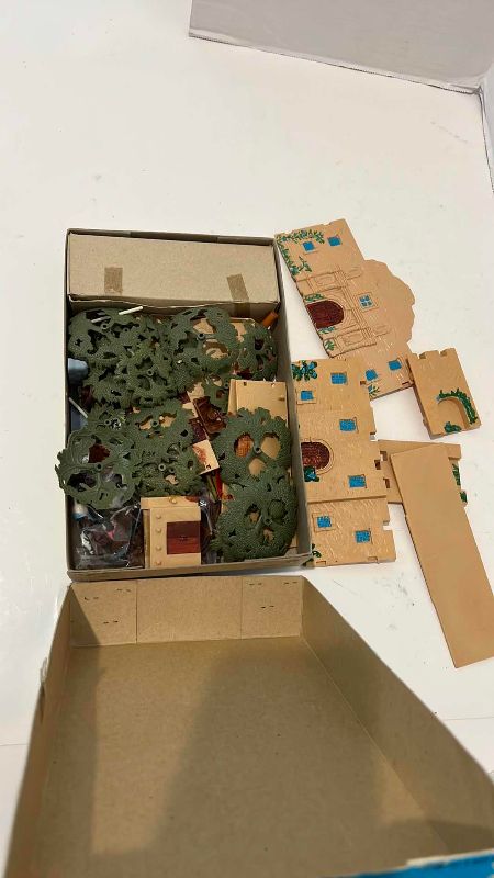 Photo 1 of VINTAGE MARX BORDER BATTLE MINIATURE PLAY SET GAME