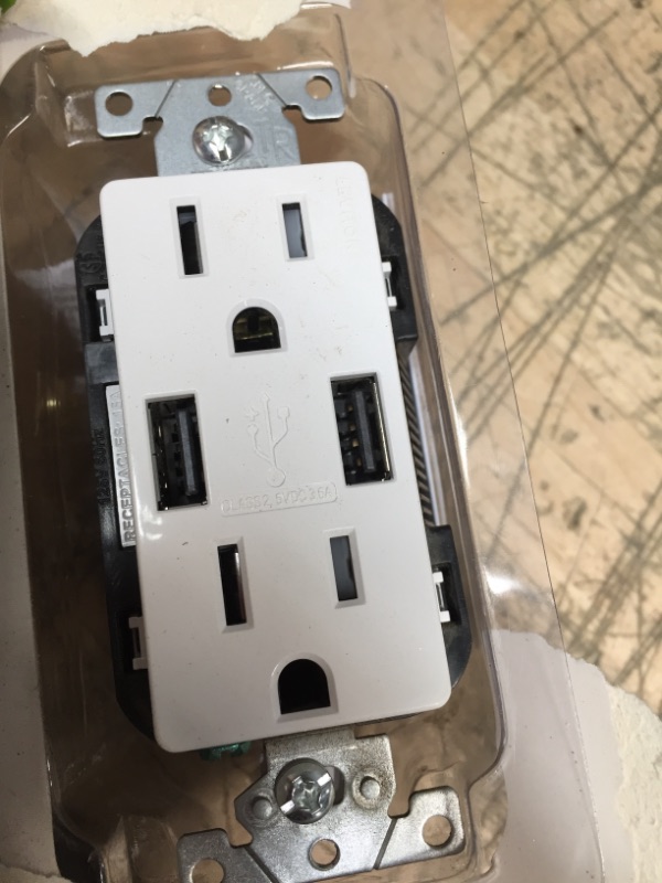 Photo 2 of 
Leviton
3.6A USB Dual Type A In-Wall Charger with 15 Amp Tamper-Resistant Outlets, White
