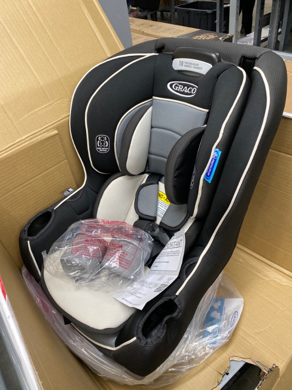 Photo 2 of Graco Baby Extend2Fit Convertible Car Seat
