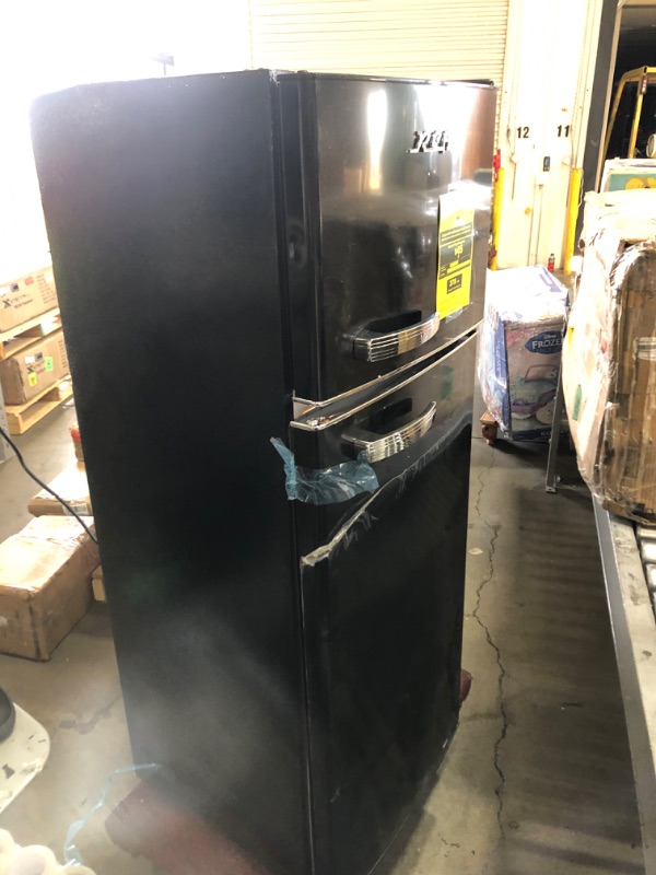 Photo 3 of RCA RFR786-BLACK 2 Door Apartment Size Refrigerator with Freezer, 7.5 cu. ft, Retro Black
- Minor cosmetic damaged // Door needs to be put back on 