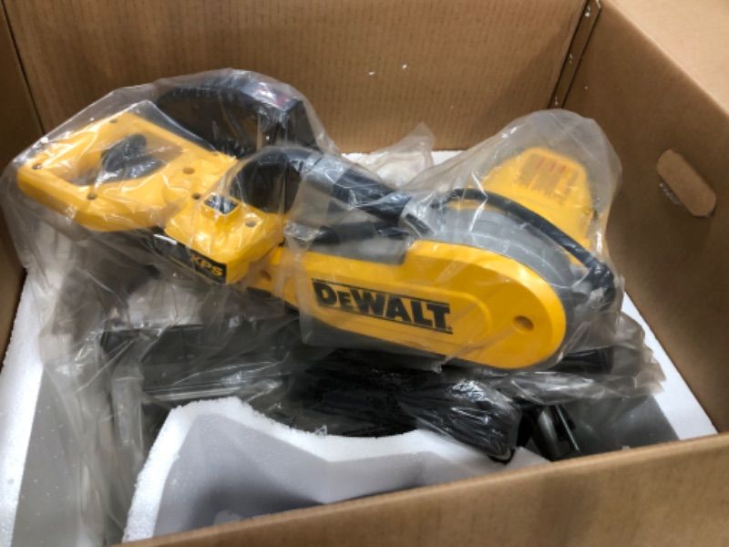 Photo 3 of "DeWALT DWS716XPS 12 Inch 15 Amp Compound Double Bevel Miter Saw Kit"
