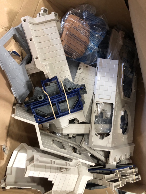Photo 1 of Playmobil Novelmore Grand Castle of Novelmore Playset **BOX DAMAGE**USED**MAYBE MISSING PCS***