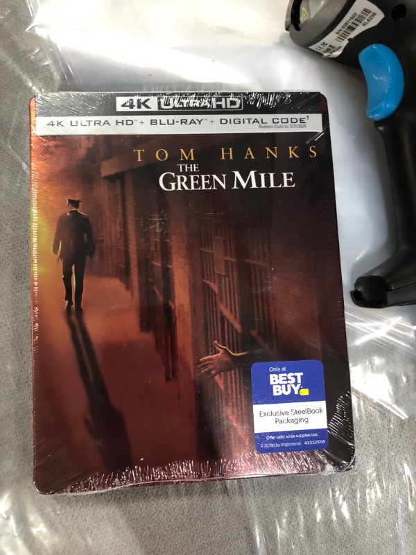 Photo 2 of The Green Mile [SteelBook] [Includes Digital Copy] [4K Ultra HD Blu-ray/Blu-ray]  [1999]
