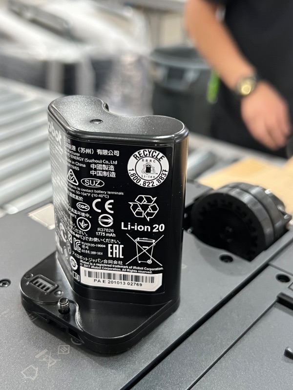 Photo 1 of ***BATTERY DOESNT LAST LONG*** iRobot Braava Jet M6 (6110) Ultimate Robot Mop- Wi-Fi Connected, Precision Jet Spray, Smart Mapping, Works with Alexa, Ideal for Multiple Rooms, Recharges and Resumes
