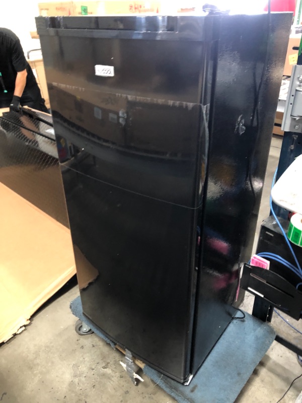 Photo 2 of  Commercial Cool Upright Freezer, Stand Up Freezer 5 Cu Ft with Reversible Door, Black ?21.5 x 22.2 x 47.8 inches

