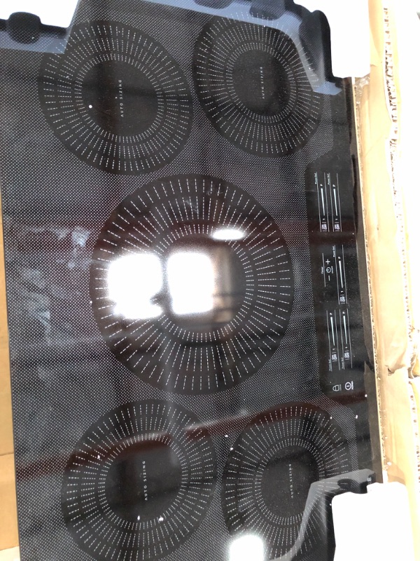 Photo 3 of ***PARTS ONLY*** FRIGIDAIRE FGIC3666TB Gallery 36" Electric Induction Cooktop, Built-in 5-Burner, Vitroceramic Glass, Black
